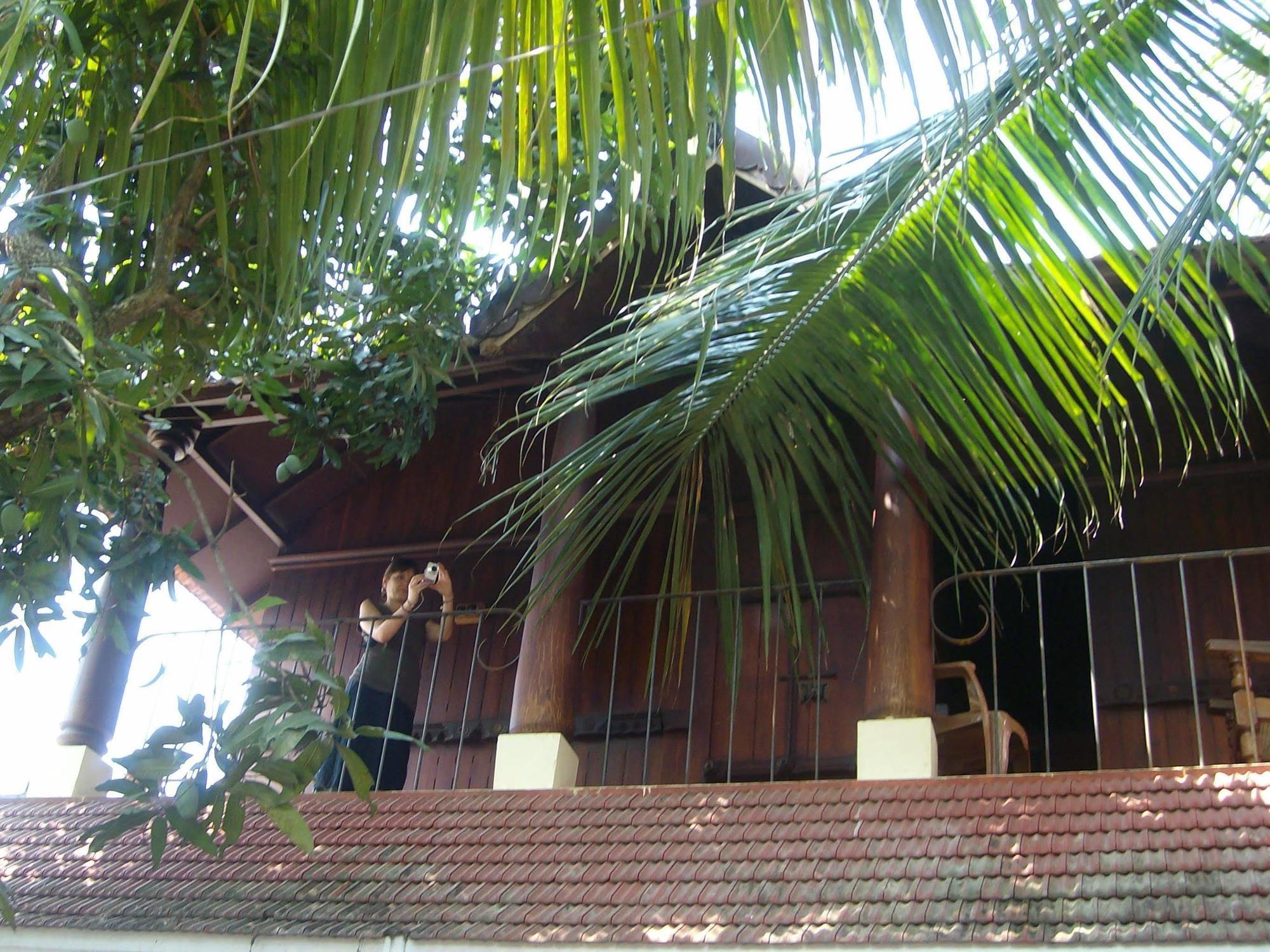 Adams Wood House Ayurveda Homestay Коччи Экстерьер фото